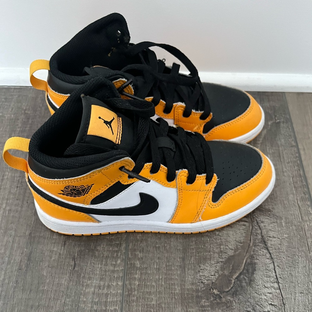 Jordan 1 retro Taxi. Size 1.5 Very good condition